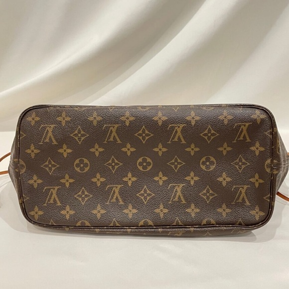 Authentic Pre-Loved Louis Vuitton Neverfull MM Monogram - Picture 4 of 14